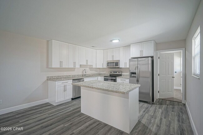 Building Photo - 410 S Star Ave