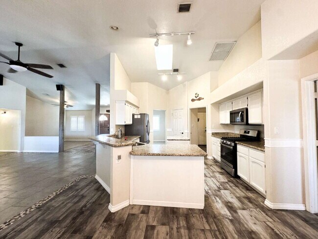Building Photo - “Spacious 4-Bedroom, 2-Bathroom Home with Pool in Tamarack”