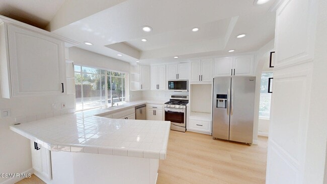 Building Photo - 2802 E Sierra Dr