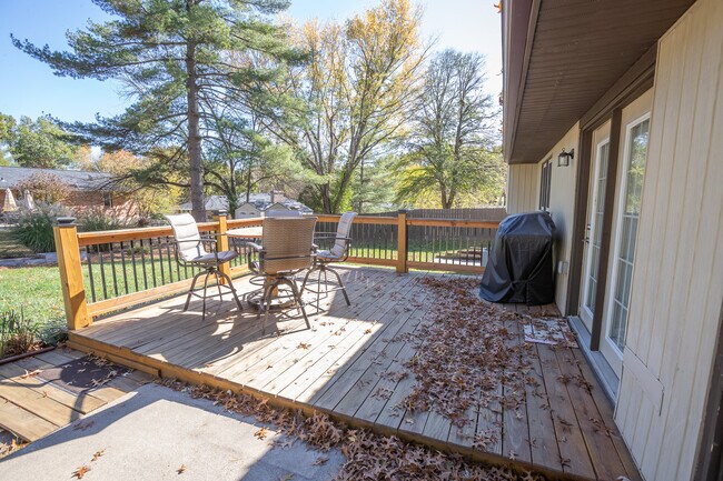 Building Photo - 710 Earl Lee Dr