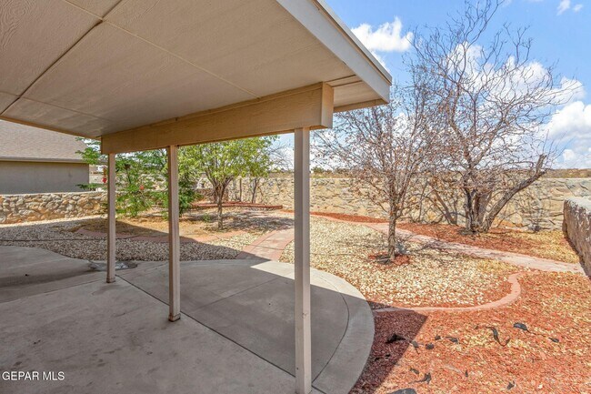 Building Photo - 2120 Shreya St