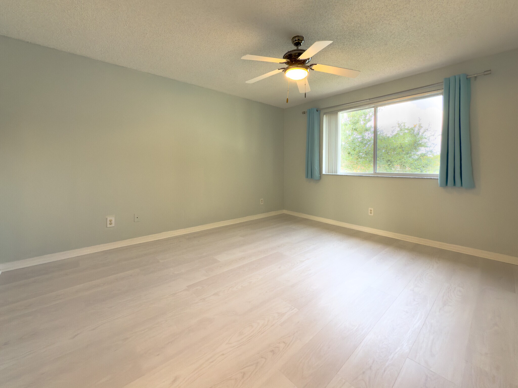 Building Photo - 1705 SW 110th Ter