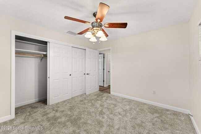 Building Photo - 215 S Robert Way