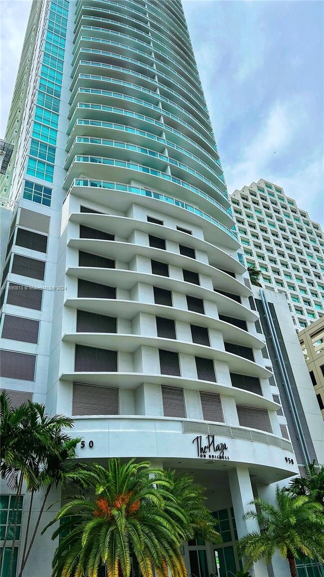 Building Photo - 950 Brickell Bay Dr