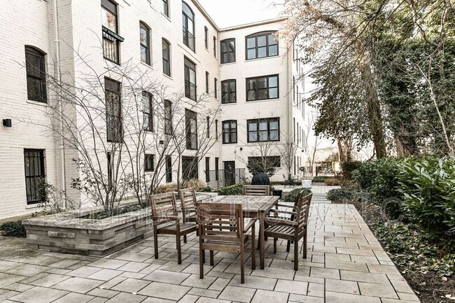 Building Photo - 2630 Adams Mill Rd NW