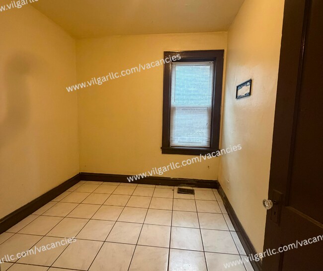 Building Photo - 4013 Pulaski St
