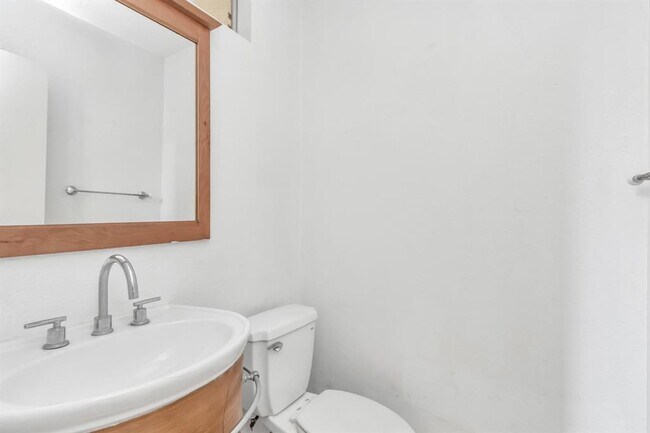 Building Photo - 12418 Mill Ridge Dr