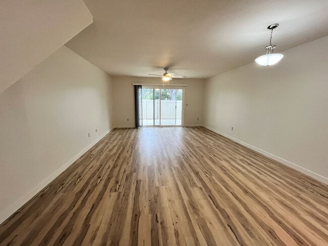 Building Photo - Light & Bright, Remodeled 3BD/1.5BA w/ 1 Car Garage, Comm Pool, Park and Greenbelts