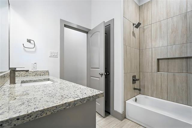 Building Photo - 716 Oak Creek Dr