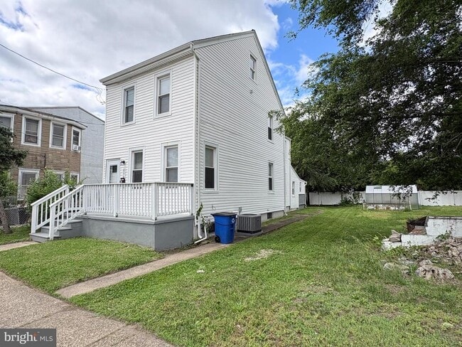 Building Photo - 806 High St