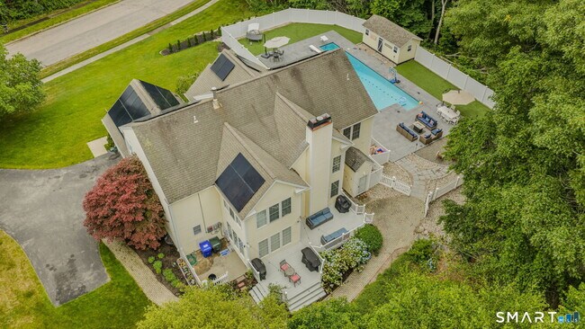 Building Photo - 11 Windrose Dr