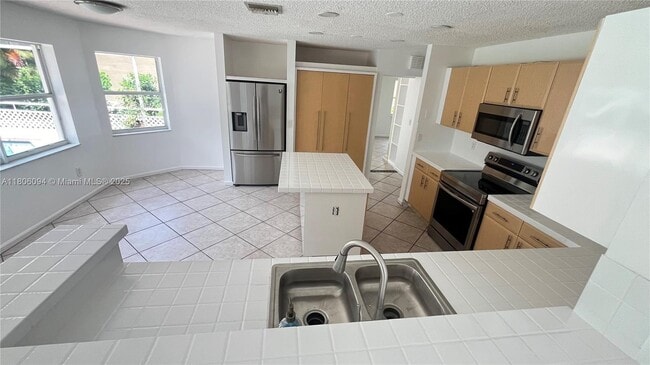 Building Photo - 522 SW 200th Terrace