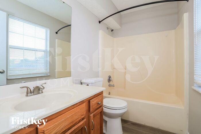 Building Photo - 825 Walton Ct