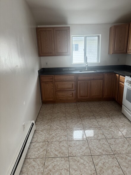 Spacious Kitchen - 17814 146th Ter