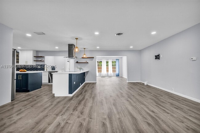 Building Photo - 851 SW 49th Way