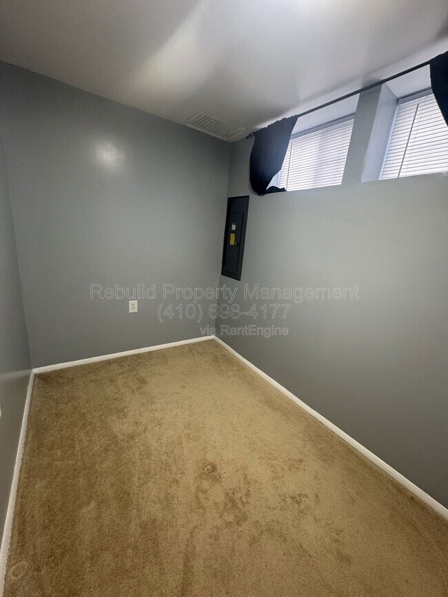 Building Photo - 54 Royalty Cir