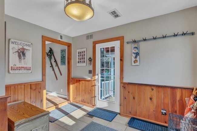 Building Photo - 29 Monroe St