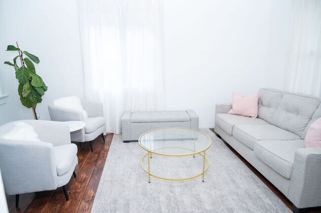 Building Photo - 156 W Peoria St