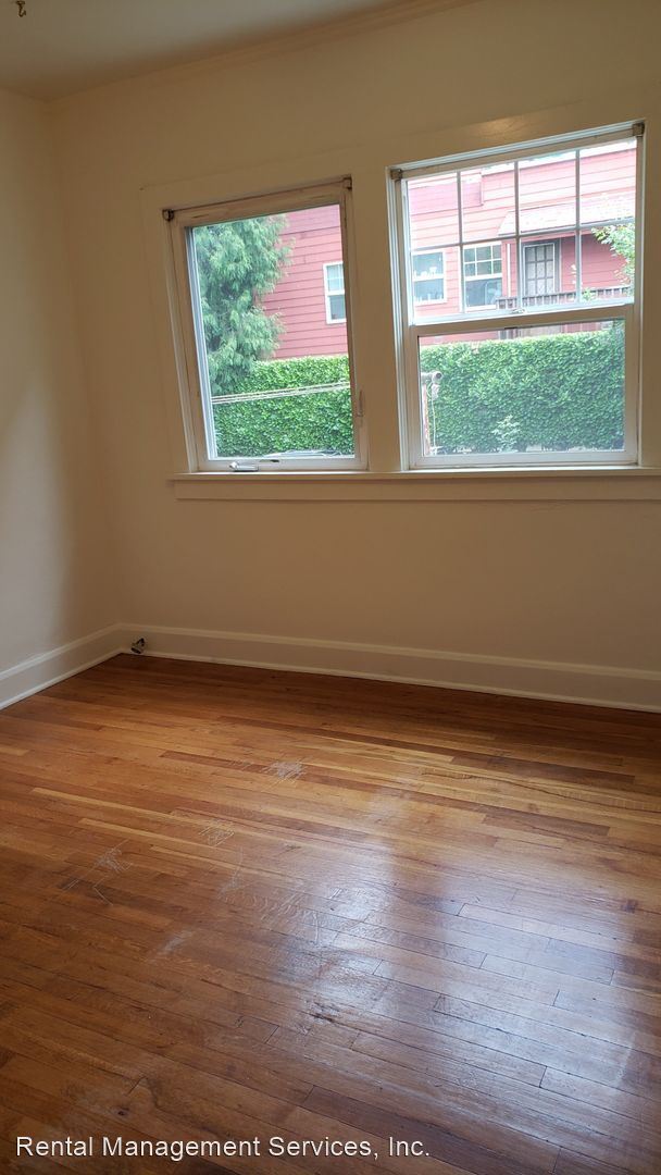 Building Photo - 3087 SE Ankeny St