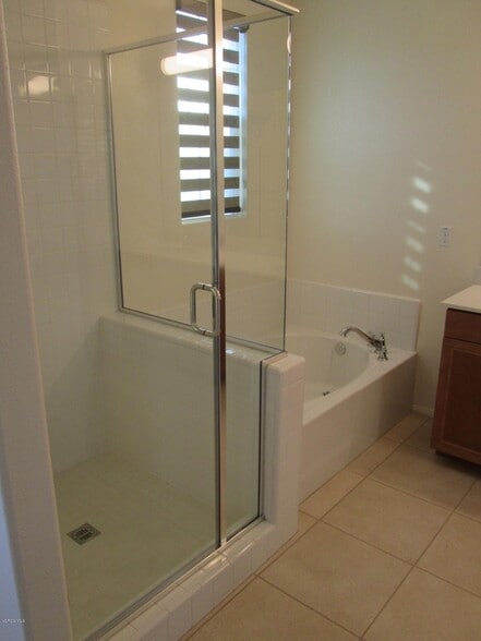 Building Photo - 523 Pioneer St