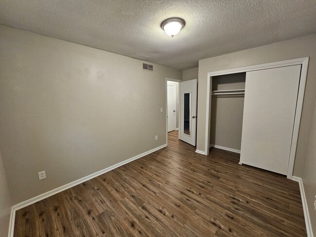Building Photo - 4149 Clarendon St