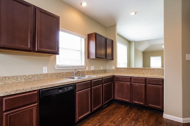 Building Photo - 13433 Raintree Dr