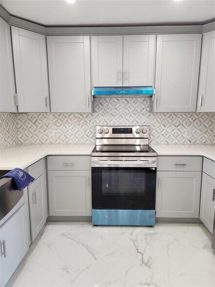 Kitchen - 8010 Hyde Park Ave