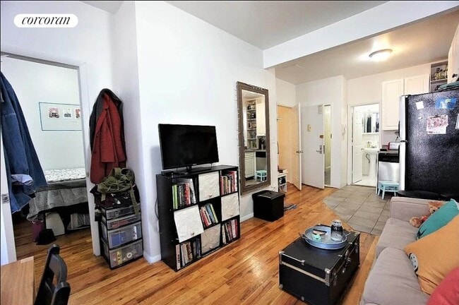 Building Photo - 313 W 114th St