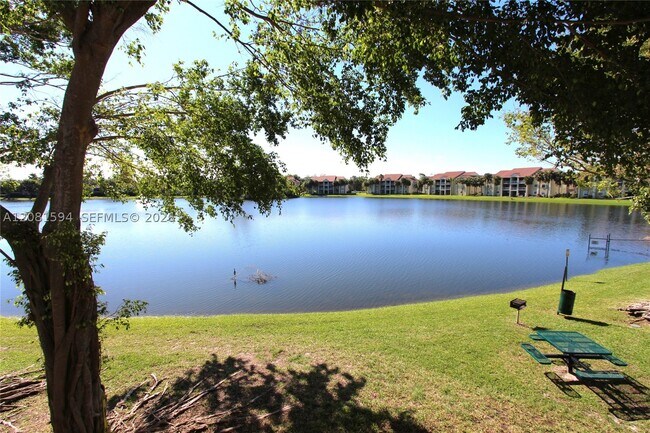 Building Photo - 2880 N Oakland Forest Dr