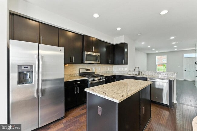 Building Photo - 1111 Trenton Pl SE
