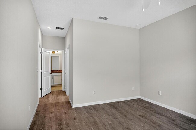 Building Photo - 8 Squire Ct