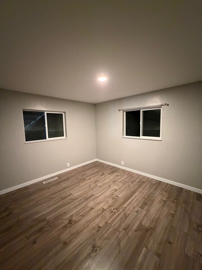 Building Photo - 451 S 200 E