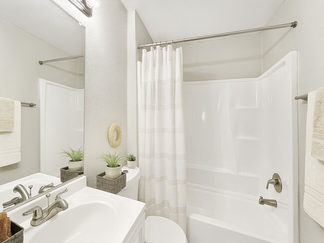 Building Photo - Charming 4-Bed, 1-Bath Home with New Upgrades & Spacious Yard in Mesquite TX!