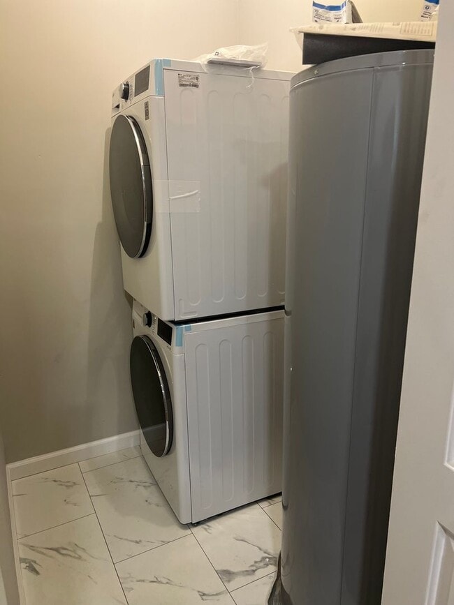 Building Photo - 522 Maxwell Ave