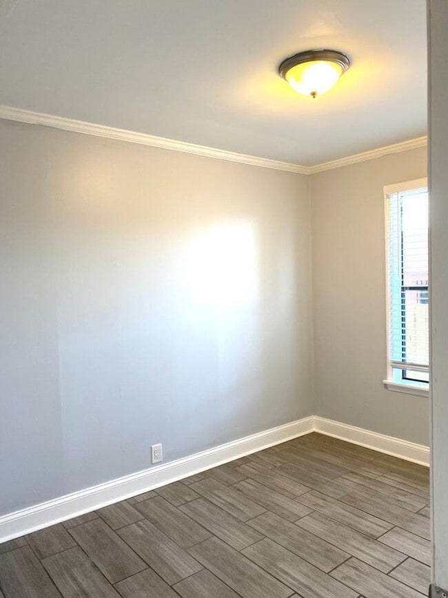 Building Photo - 610 SE 2nd Ave