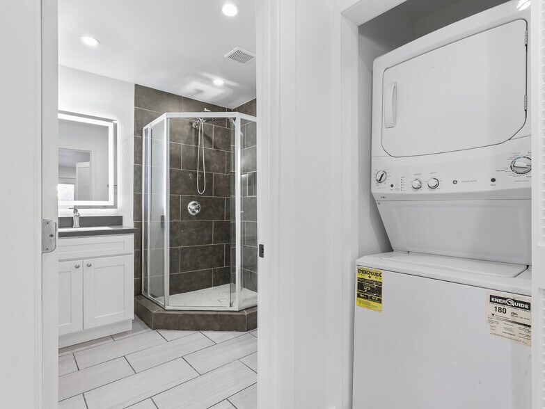 Building Photo - 8828 Chimineas Ave