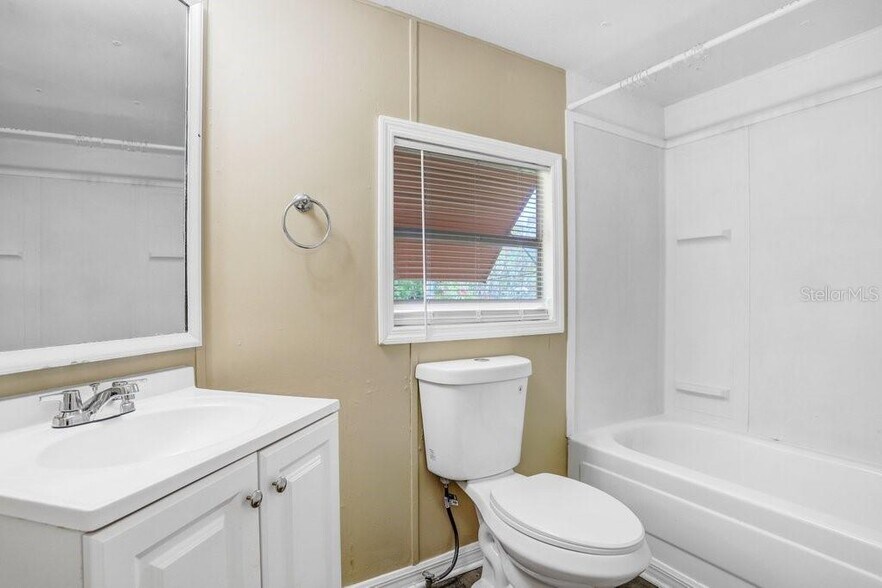 Building Photo - 14610 Coral Dr