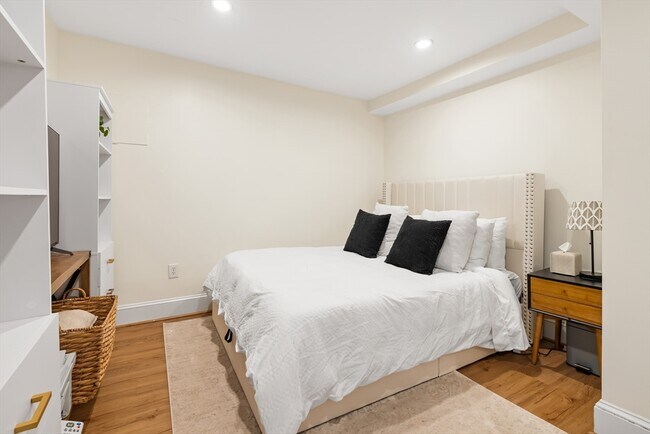 Building Photo - 171 H St