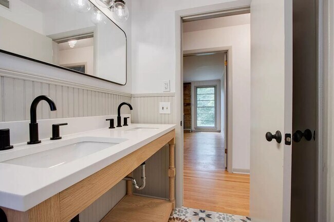 Building Photo - Cute 3BR Ranch in the Heart of Nashville