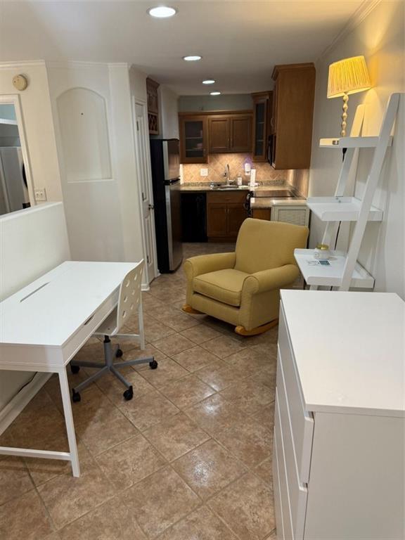 Building Photo - 655 E Campus Rd