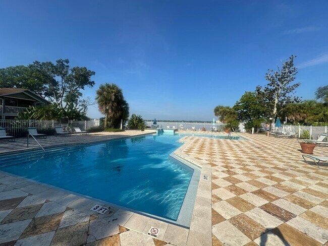 Building Photo - 225 S Tropical Trail