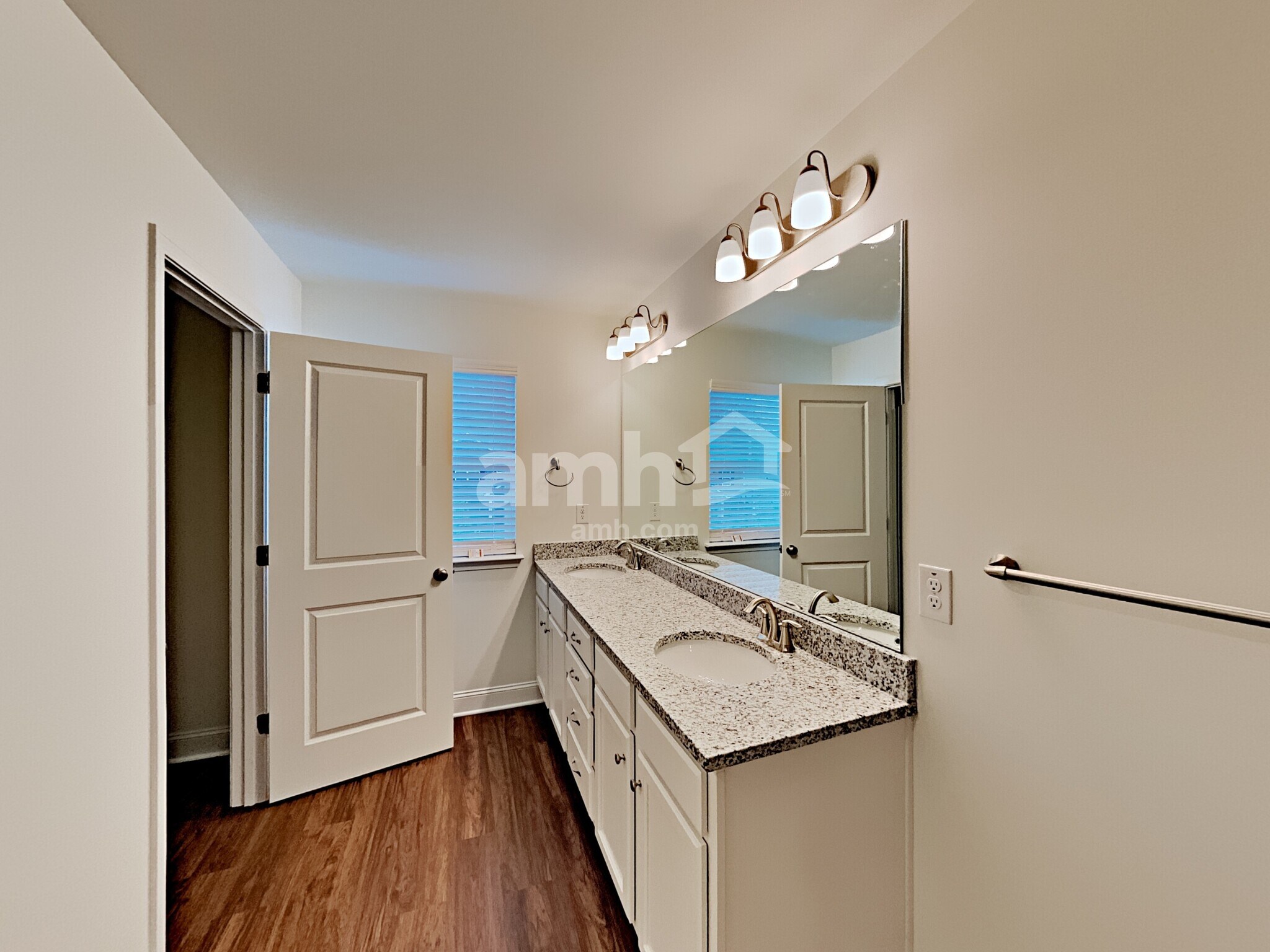 Building Photo - 1920 Brook Enclave Trail