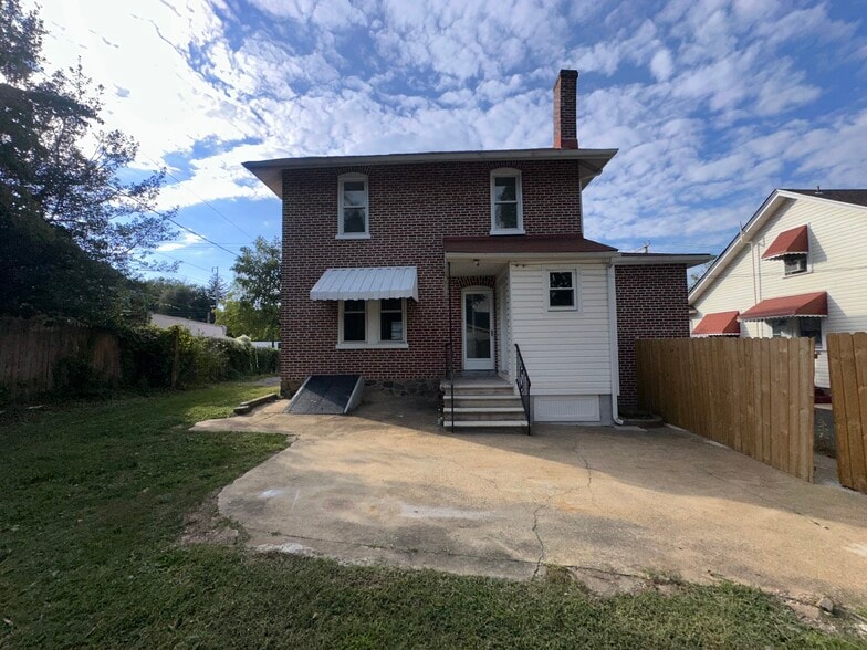Rear view - 1602 Philadelphia Pike