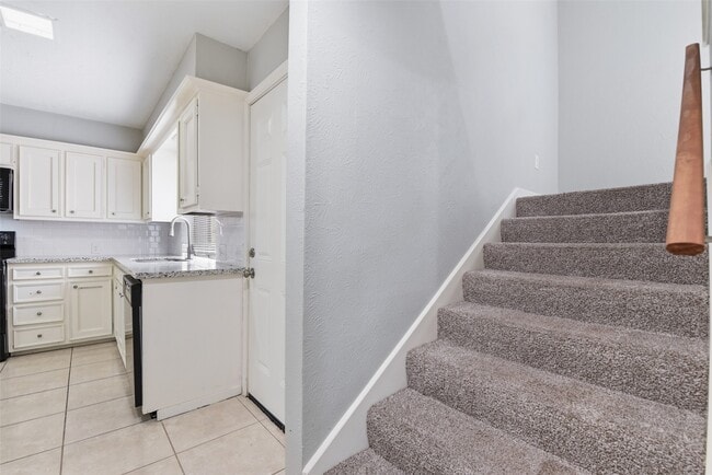 Building Photo - 4702 N Cashel Cir