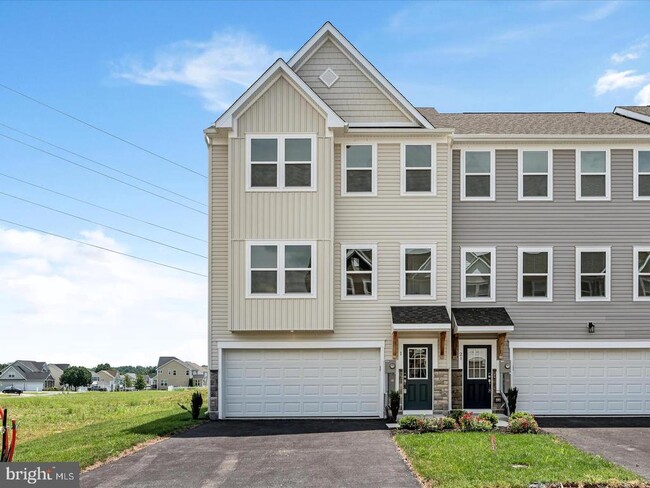 Building Photo - 17 Lyriq Ct