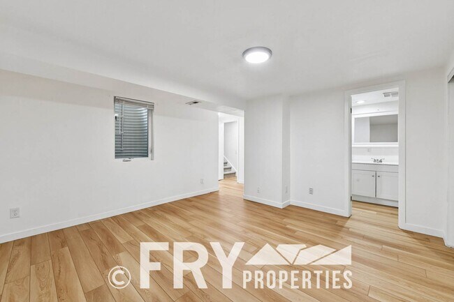 Building Photo - 14313 E Warren Pl