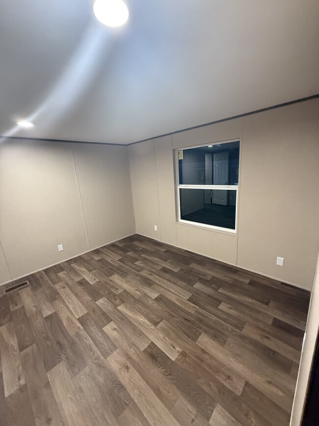 Building Photo - 1030 Aaron Ln