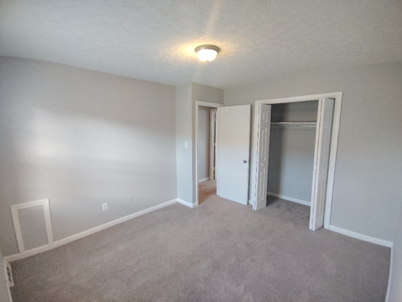 Building Photo - 15 Ferguson Dr