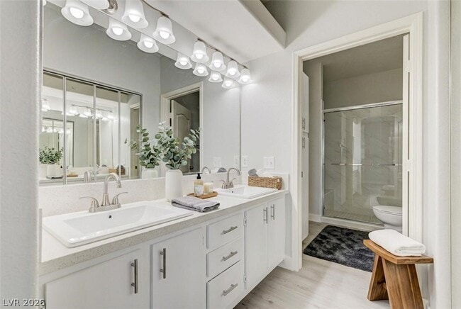 Building Photo - 1900 N Torrey Pines Dr