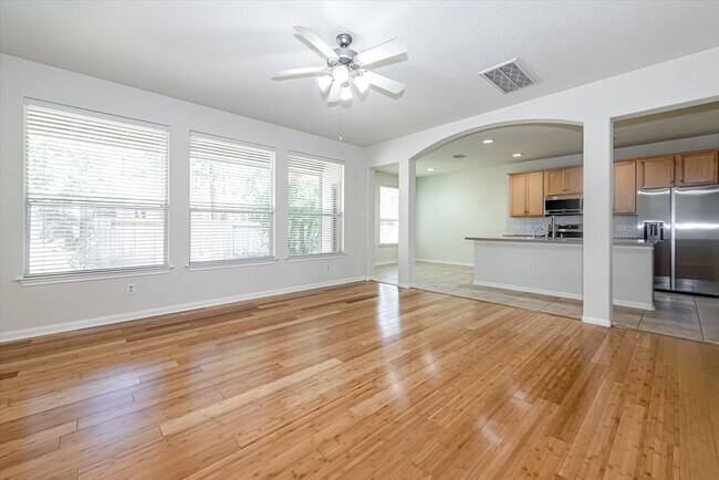 Building Photo - 14 Nestlewood Pl